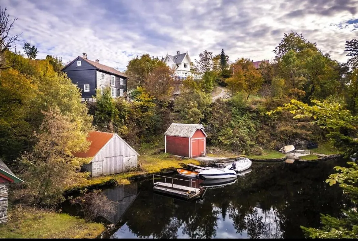 Traditional Norwegian Villa, Bay View And Boat Villa