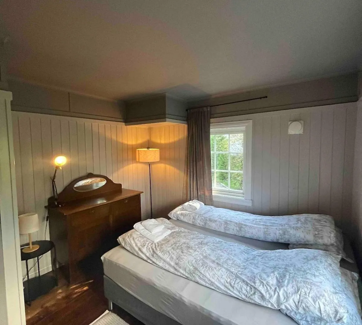 Traditional Norwegian Villa, Bay View And Boat Norwegen
