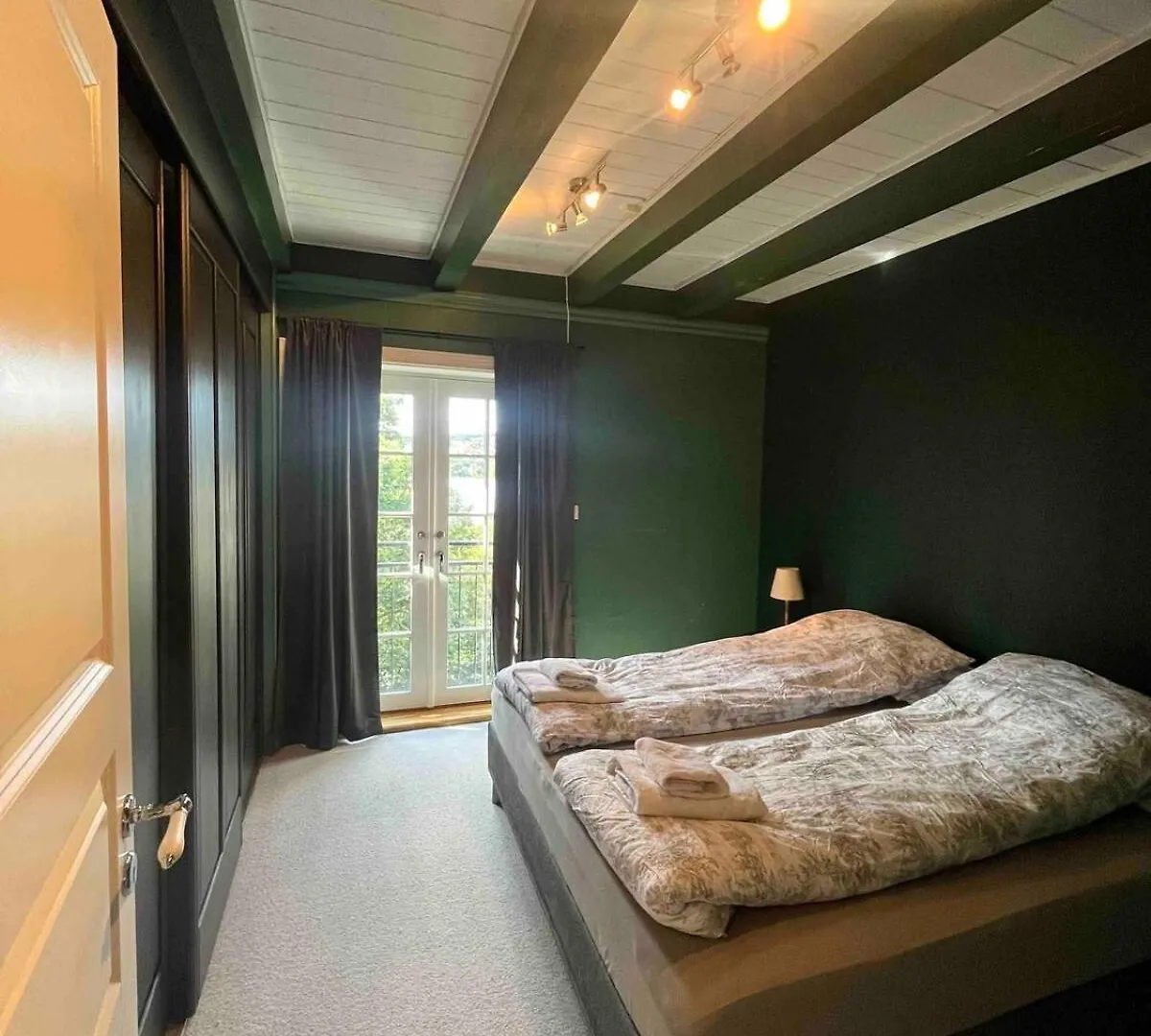 Traditional Norwegian Villa, Bay View And Boat 0*, Bergen Norwegen