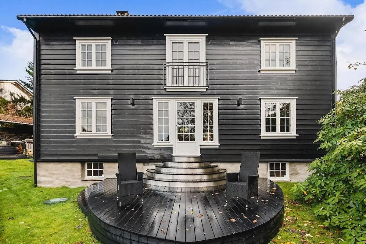 Traditional Norwegian Villa, Bay View And Boat